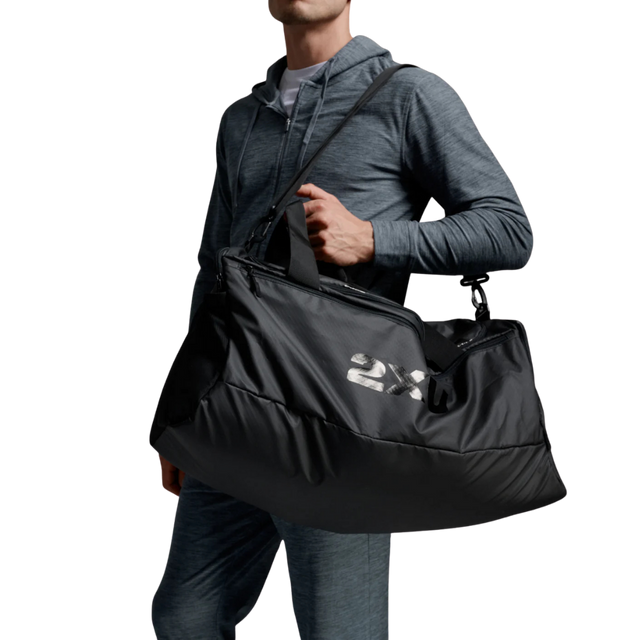 2XU-Gym-Bag-60L-Black-Black-lifestyle