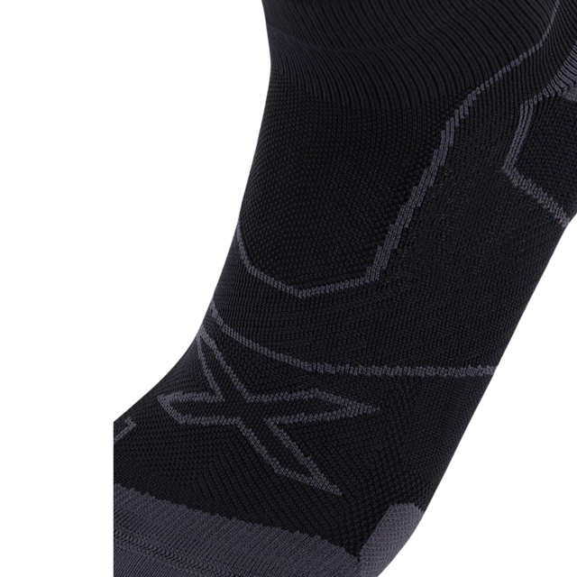 2XU-Vectr-Cushion-1_4-Sock-black-titanium-close