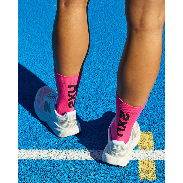 2XU-Vectr-Cushion-light-crew-pink-black-life