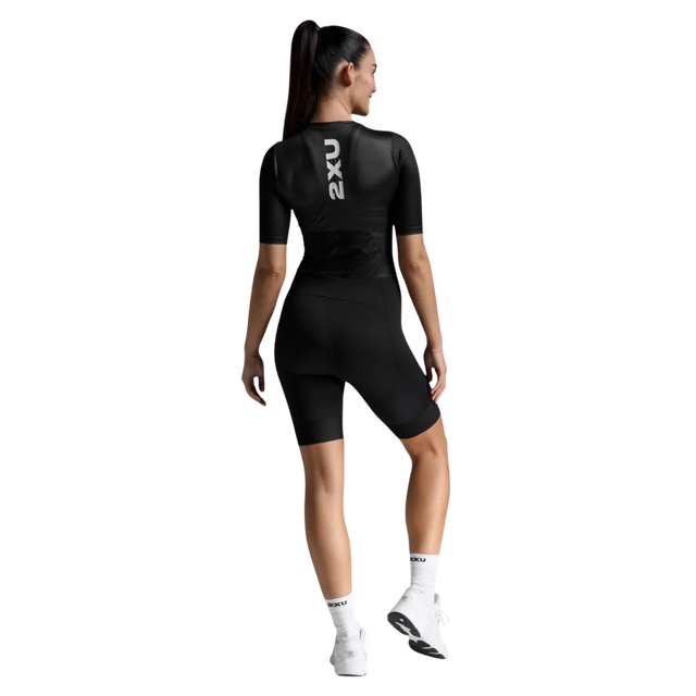 2XU-womens-Aero-Hex-Sleeved-Trisuit-Black-White-back_cb60ba5b-8029-41e7-aea3-a980349c3b04