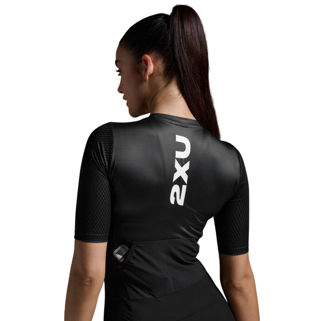 2XU-womens-Aero-Hex-Sleeved-Trisuit-Black-White-close-back
