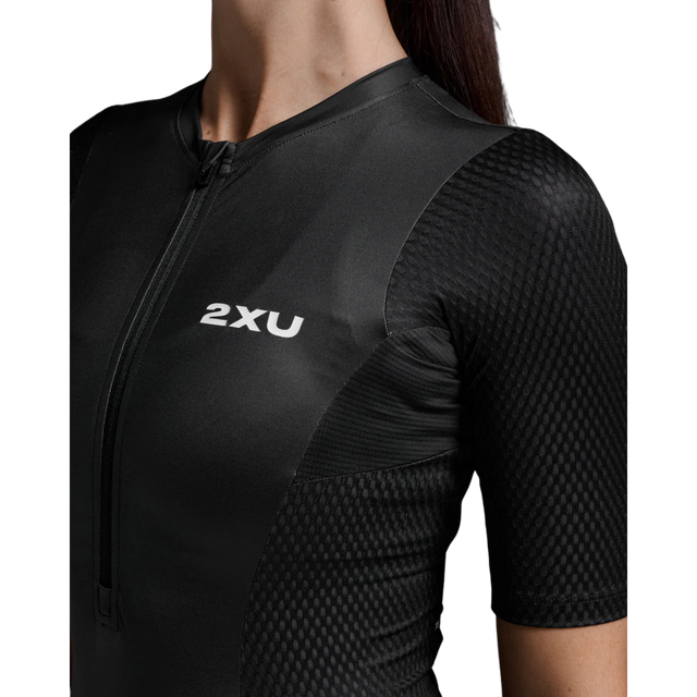 2XU-womens-Aero-Hex-Sleeved-Trisuit-Black-White-close-front
