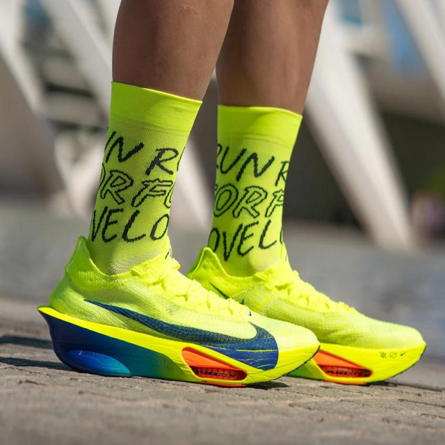 Sporcks - Running Sock - Run For Love Yellow - Lifestyle2