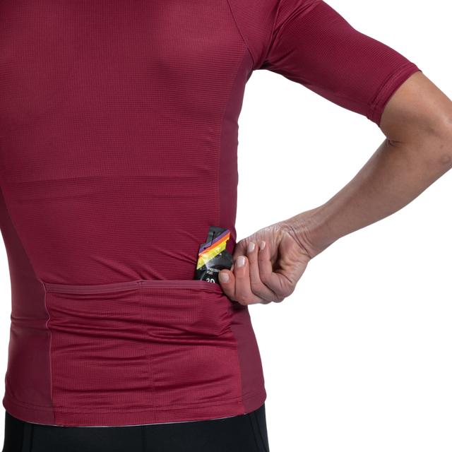 Zoot Women's Core Tri Jersey in Plum colourway - close-up of rear pocket